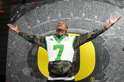 Oregon Ducks signee Dakorien Moore shares 2-word reaction to wide receiver Evan Stewart returning for his senior season