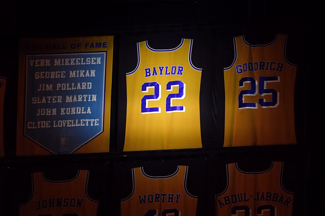 Lakers icon Elgin Baylor honored with major recognition by alma mater